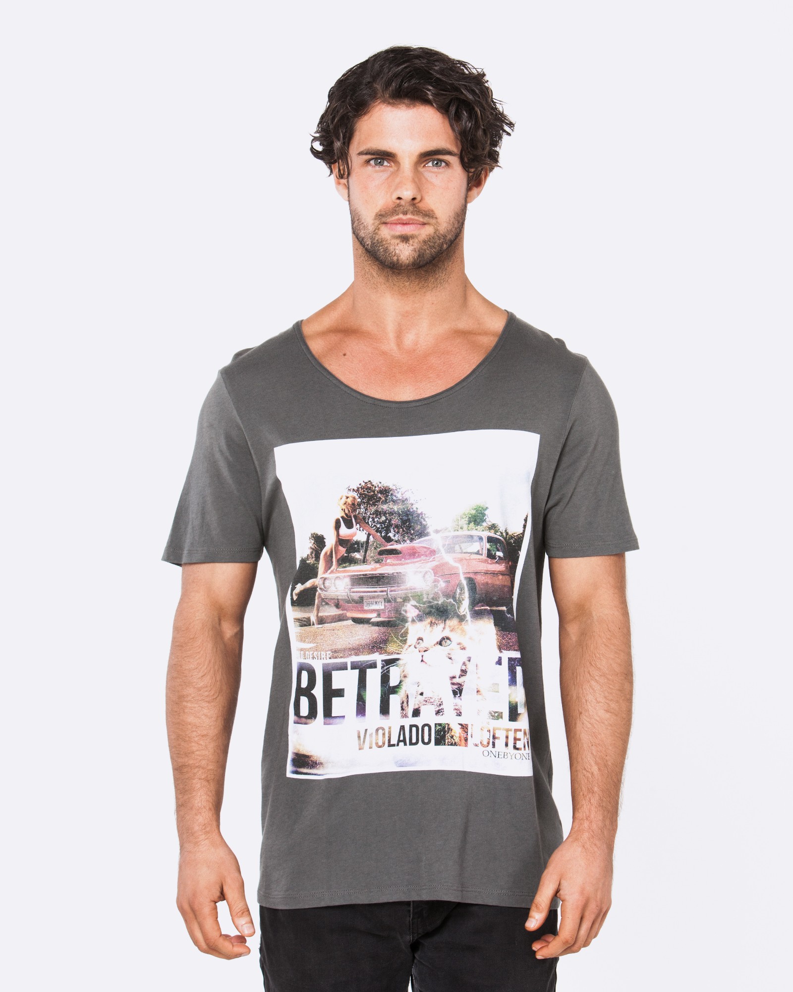 BETRAYED GREY TEE