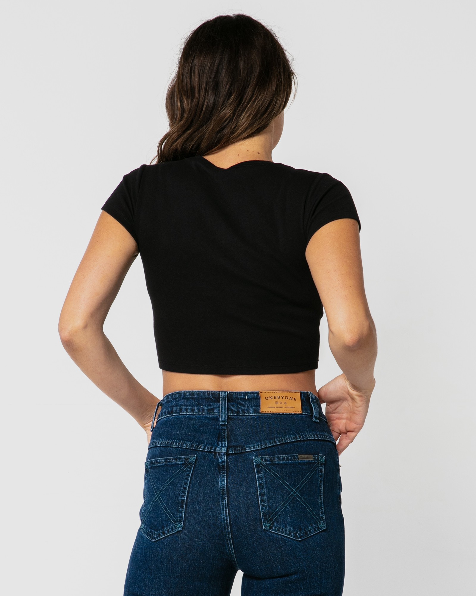 CLASSIC BLACK CROP TEE