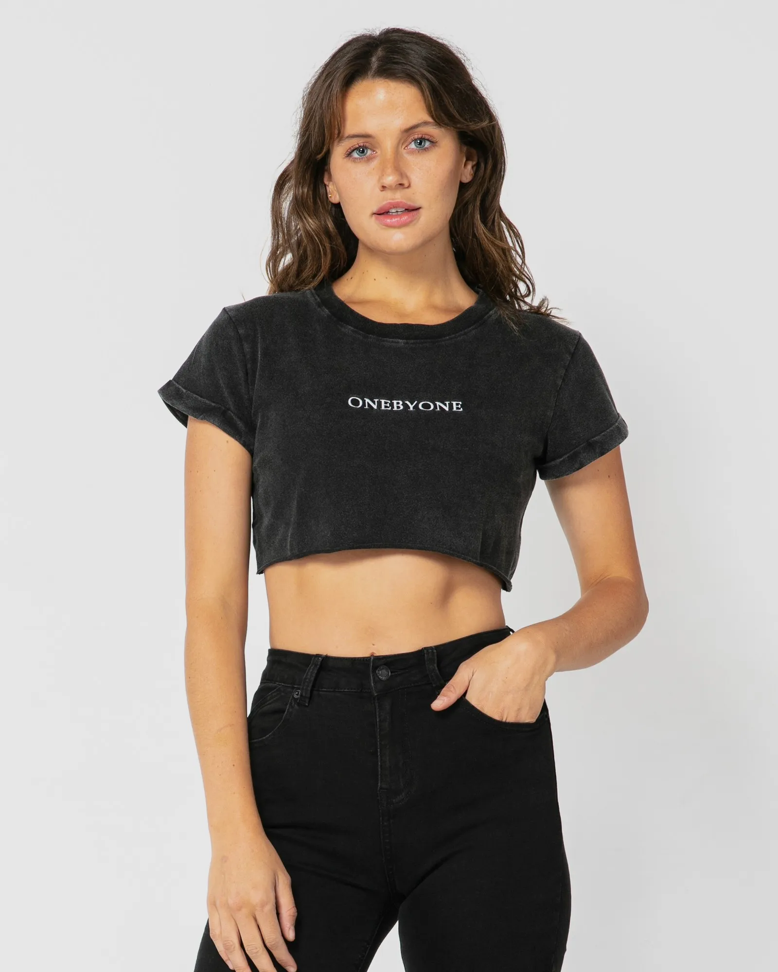 INSIGNIA BLACK CROP TEE INSIGNIA BLACK CROP TEE