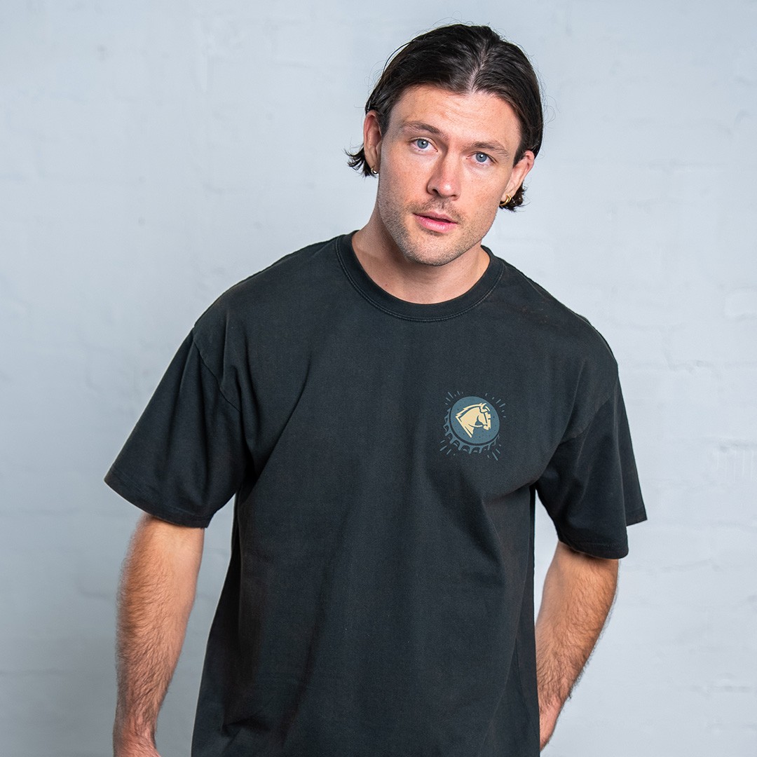 VINTAGE NOTHING HITS LIKE A CARLTON DRY F&B T-SHIRT