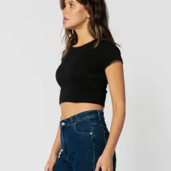 CLASSIC BLACK CROP TEE