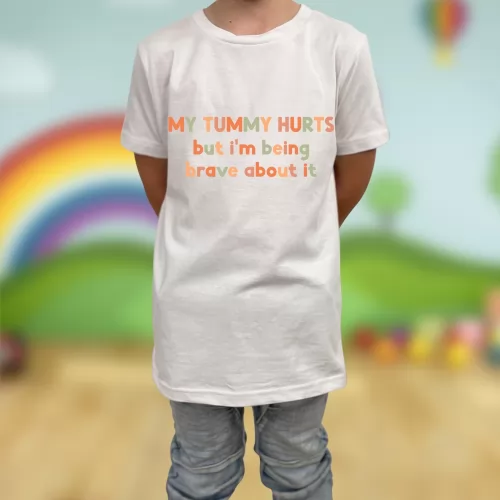 MY TUMMY HURTS BUT I'M BEING BRAVE KIDS TEE