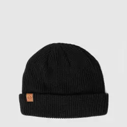 CORE BLACK BEANIE