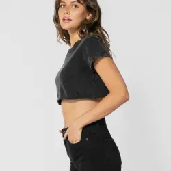 INSIGNIA BLACK CROP TEE