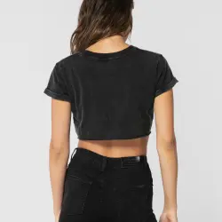 INSIGNIA BLACK CROP TEE