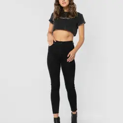 INSIGNIA BLACK CROP TEE