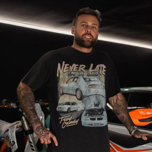 VINTAGE NEVER LATE 38 T-SHIRT